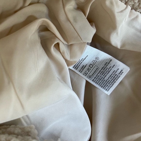 Short shearling cream jacket
Size: XXS - Picture 7 of 7